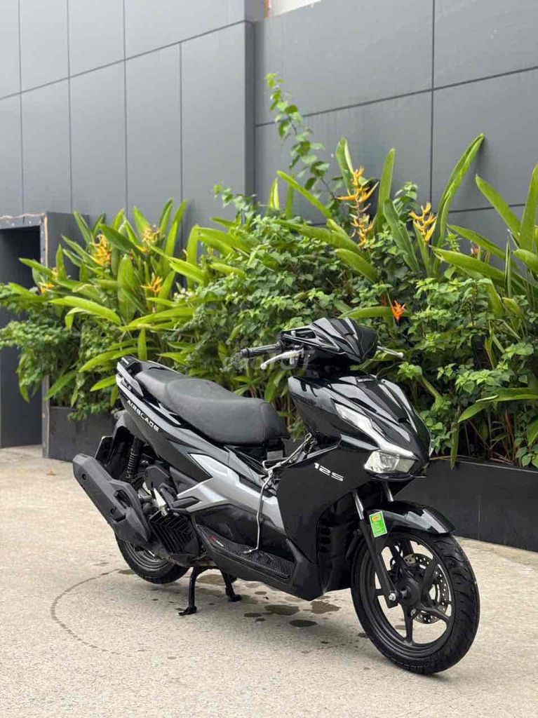 Honda Air Blade 125 2025 черный 8 000 км