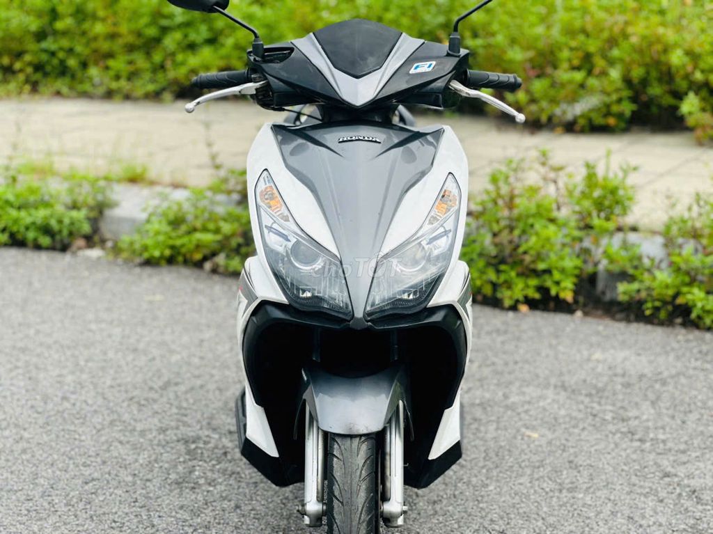 Honda Air blade 125 Fi trắng xám nguyên zin biển29. Mua bán Xe máy tại Quận Cầu Giấy Hà Nội được đăng bởi Trí Thành hình 2