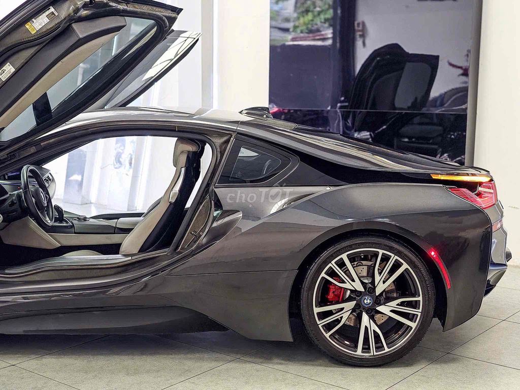 BMW i8 2015 Серый 23.456 миль