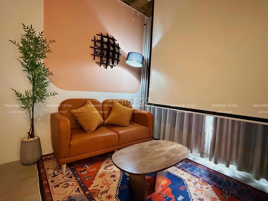 Сдается студия с отдельной кухней, полная меблировка, 45 м², рядом с аэропортом
