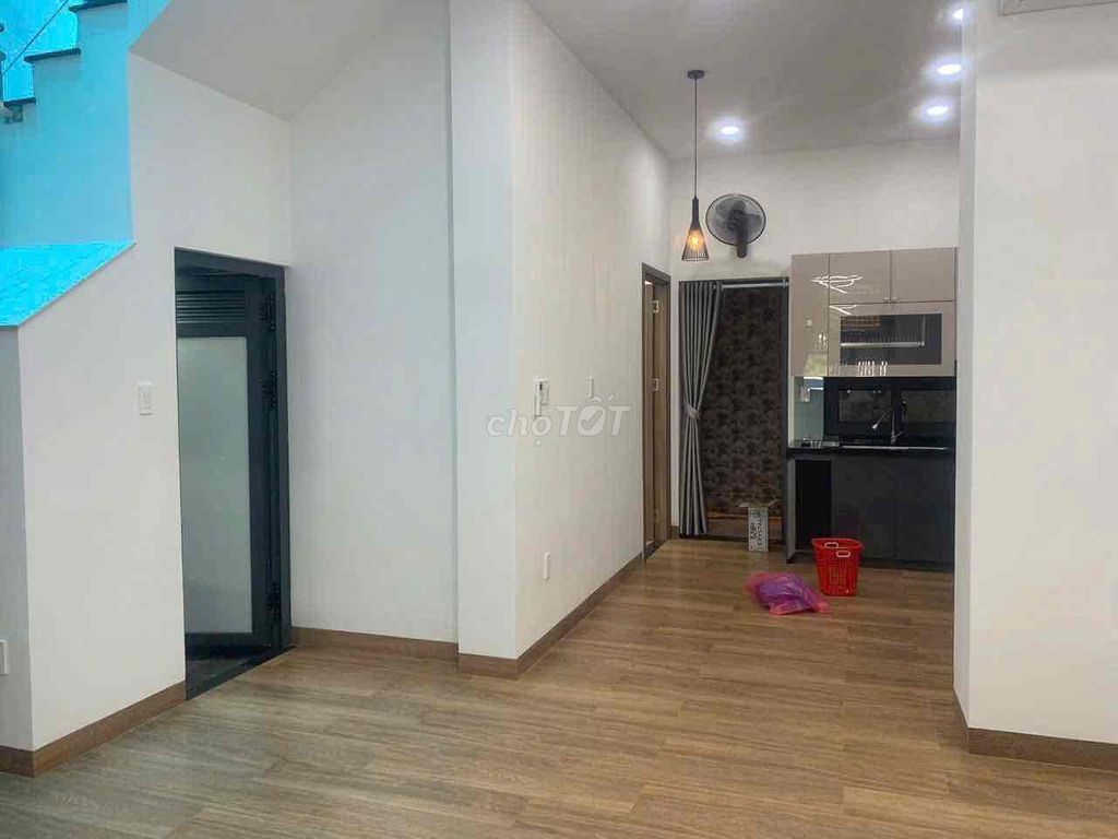 Аренда · 3 комн. · 90 м² · Huyện Nhà Bè, ул. Đường Lê Văn Lương
