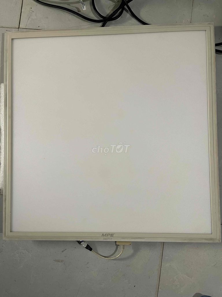 5 đèn panel 60*60 40w còn như mới+ 3 nguồn led