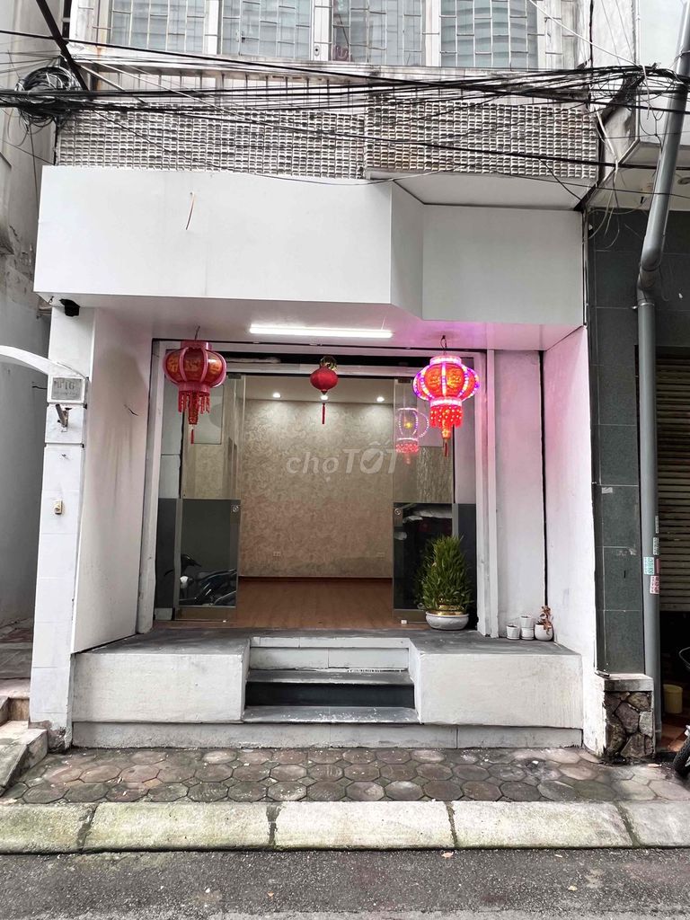 Cho thuê cửa hàng phố Nguyên Hồng, Đống Đa, phố ô tô, mặt tiền 6m, 20m