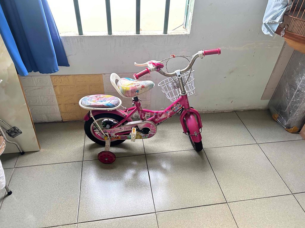 Xe đạp trẻ em Nữ Hồng 4-5 tuổi. Mua bán Mẹ và bé tại Quận Tân Bình Tp Hồ Chí Minh được đăng bởi Tomcruise hình 1
