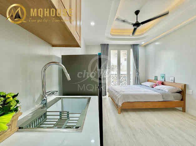 STUDIO CÓ BAN CÔNG . ĐẦY ĐỦ NỘI THẤT CAO CẤP NHƯ HÌNH , NGAY CHỢ PVB