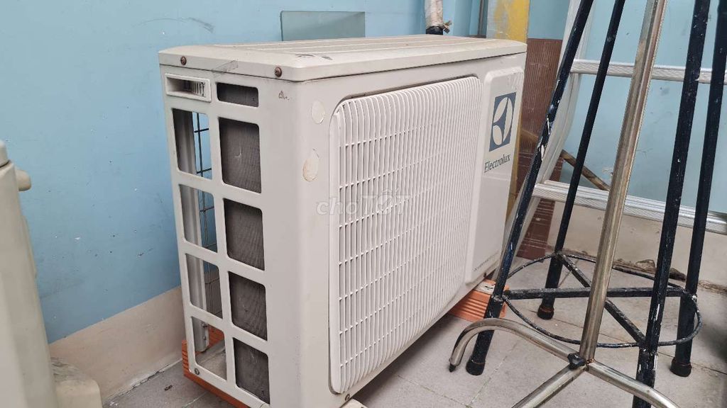 Dọn nhà thanh lý máy lạnh 1.5hp elextrolux