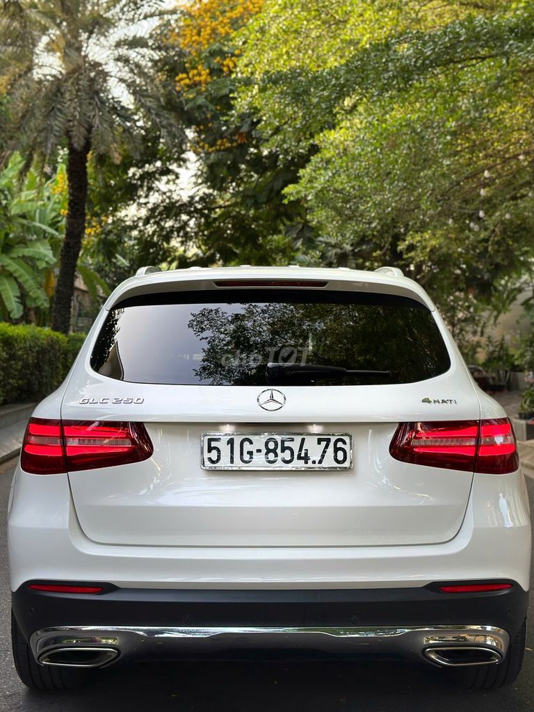 Merc GLC250 4Matic Trắng/Kem Odo chỉ 60 ngàn Km. Mua bán Ô tô tại Quận 8 Tp Hồ Chí Minh được đăng bởi Gon Nguyen hình 7