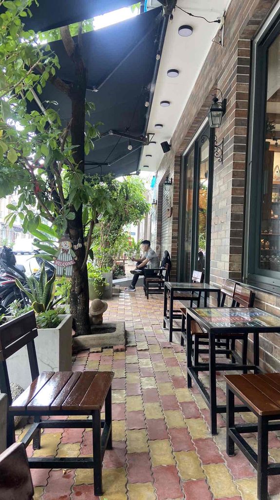 Tuyển 2 Nam Giữ Xe Quán Nhậu Quán Cafe