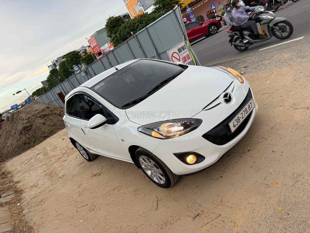 Mazda Mazda 2 2012 Trắng hatchback