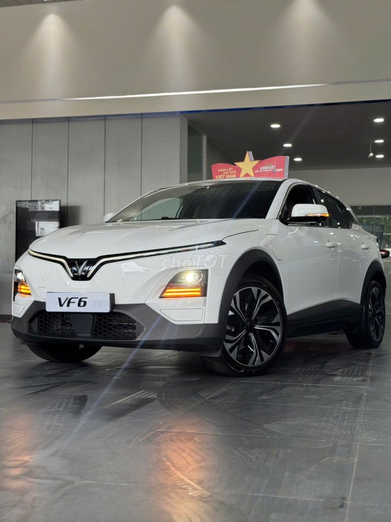 VINFAST VF6 VAY 90% TỔNG ƯU ĐÃI  HƠN 60 TRIỆU. Mua bán Ô tô tại Quận Tân Phú Tp Hồ Chí Minh được đăng bởi Chí Nhân VinFast hình 2