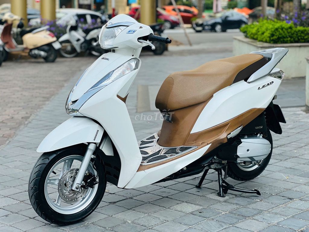 HONDA LEAD 125FI TRẮNG VÀNG BIỂN 29