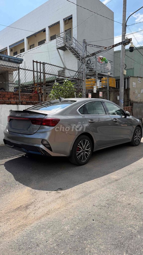Kia K3 2.0 Premium 2022 серый один владелец номера Хошимина