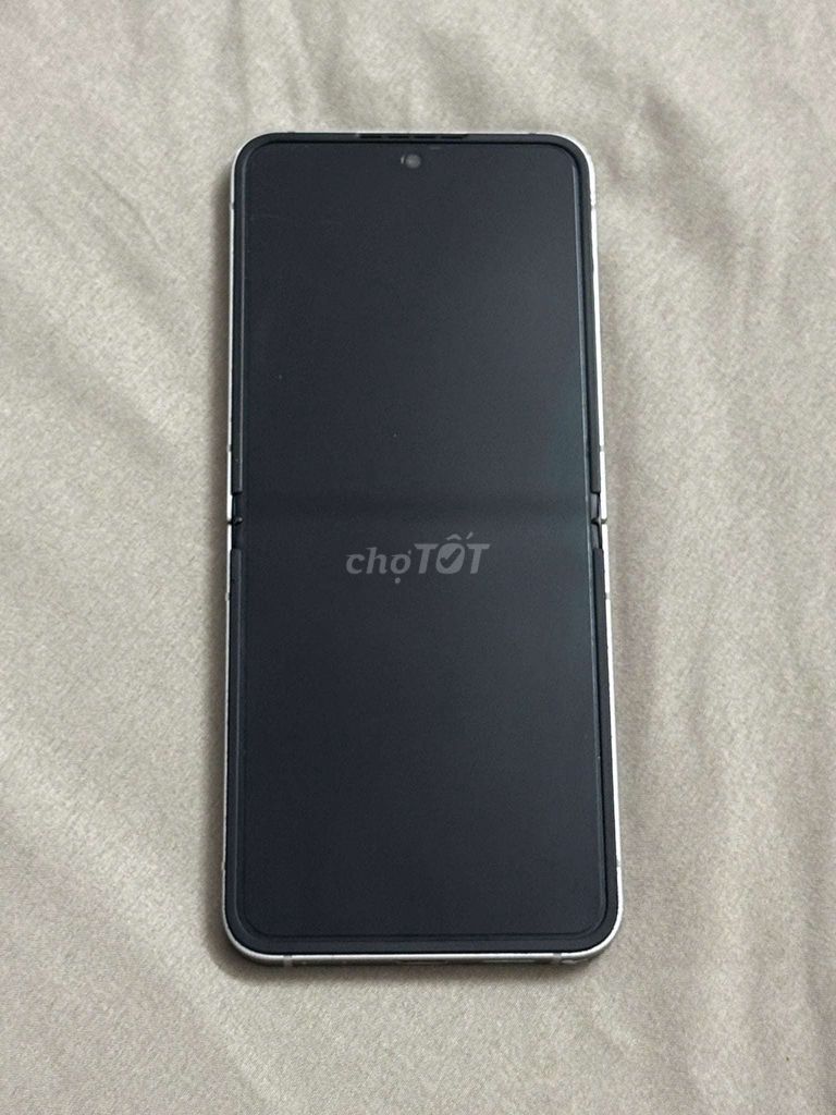 Samsung Z Flip 6 256GB Bạc 95%. Mua bán Điện thoại tại Quận Cẩm Lệ Đà Nẵng được đăng bởi Hiếu Mai hình 1