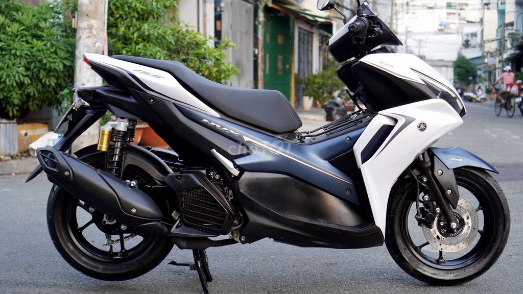 Yamaha NVX V2 Trắng Ngọc Trai - Biển SG