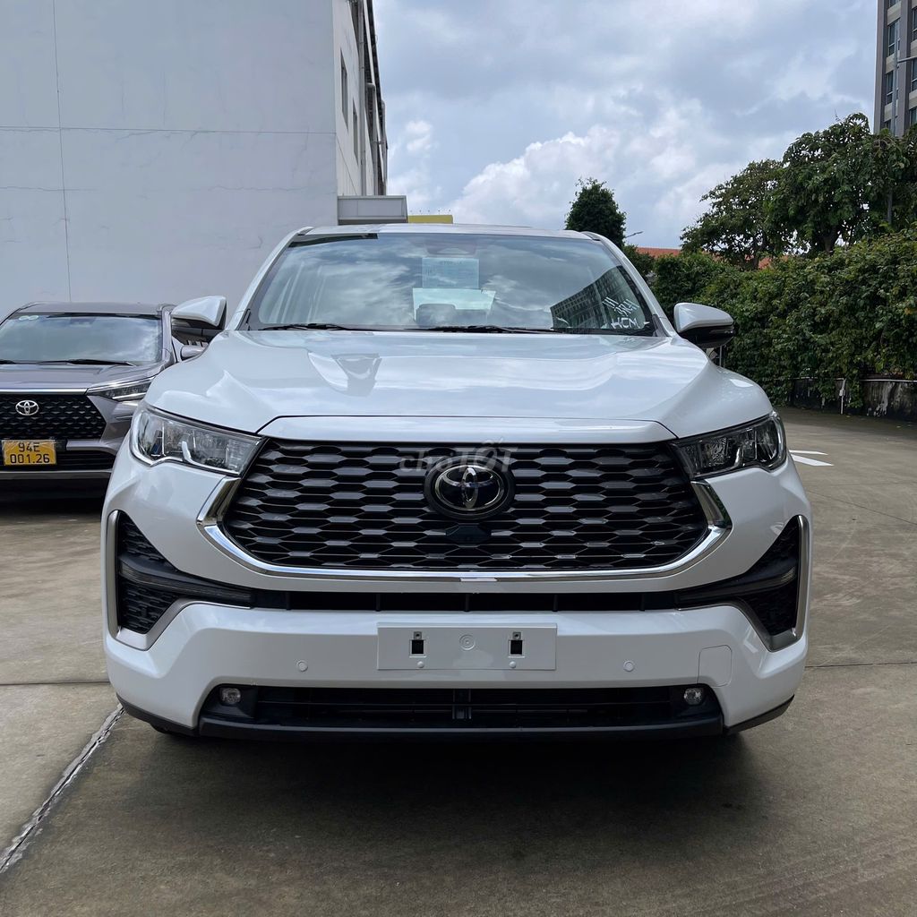 TOYOTA INNOVA CROSS 2024 HYBRID TRẮNG GIAO NGAY