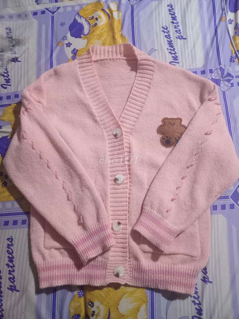 Áo khoác cardigan nữ len hồng gấu. Mua bán Quần áo tại Huyện Đam Rông Lâm Đồng được đăng bởi ở đây có pass đồ hình 1