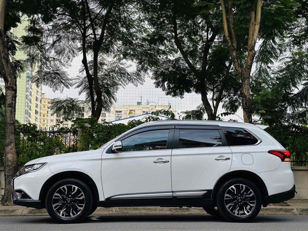 Mitsubishi Outlander 2021 2.0 CVT - 70000 km. Mua bán Ô tô tại Quận Cầu Giấy Hà Nội được đăng bởi Quang Huy hình 3