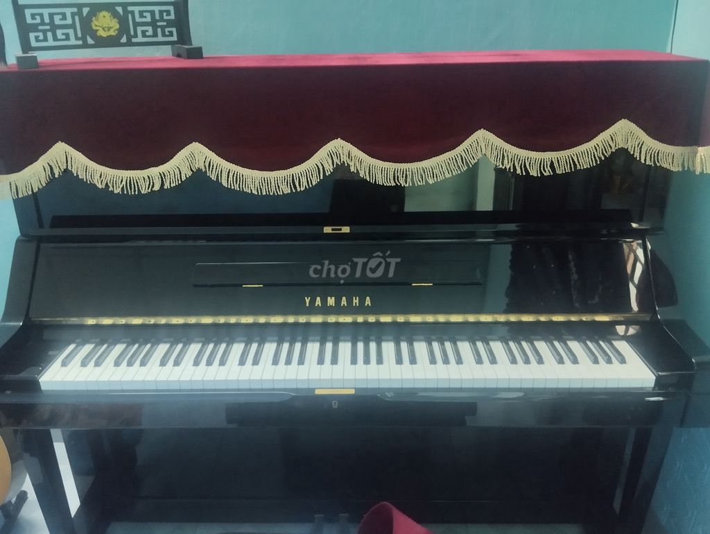 Piano Yamaha UX