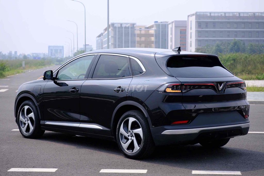 Xe điện Vinfast VF8 Eco 2024 Đen. Mua bán Ô tô tại Thành phố Thủ Đức Tp Hồ Chí Minh được đăng bởi Huỳnh Chí Thông hình 4