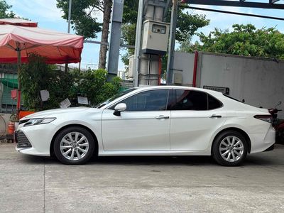 Toyota Camry 2.0G 2021 Trắng 54.000km
