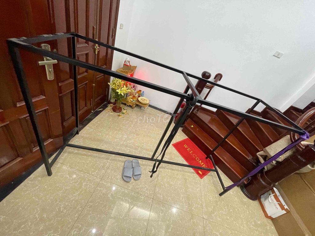 Kệ Kim loại Đen. Mua bán Tủ, kệ gia đình tại Quận Cầu Giấy Hà Nội được đăng bởi LÊ ĐÌNH HOÁ  hình 1
