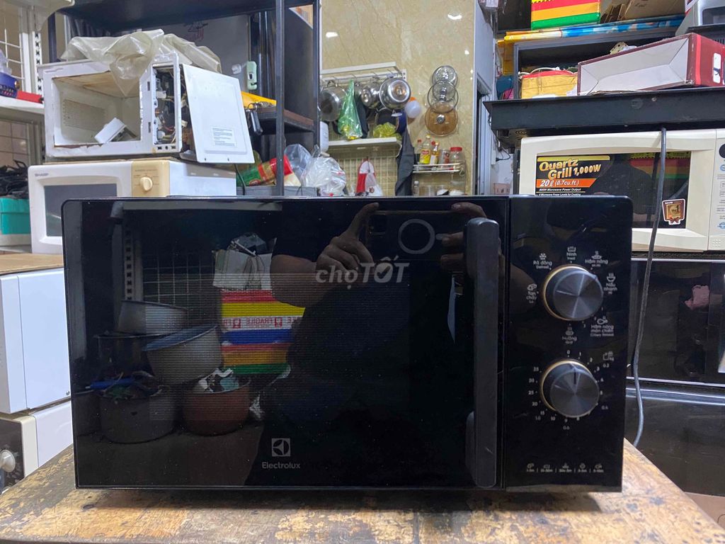 Lò vi sóng Electrolux 20L Đen. Mua bán Bếp, lò, đồ điện nhà bếp tại Quận Gò Vấp Tp Hồ Chí Minh được đăng bởi Nguyễn đăng phương hình 1