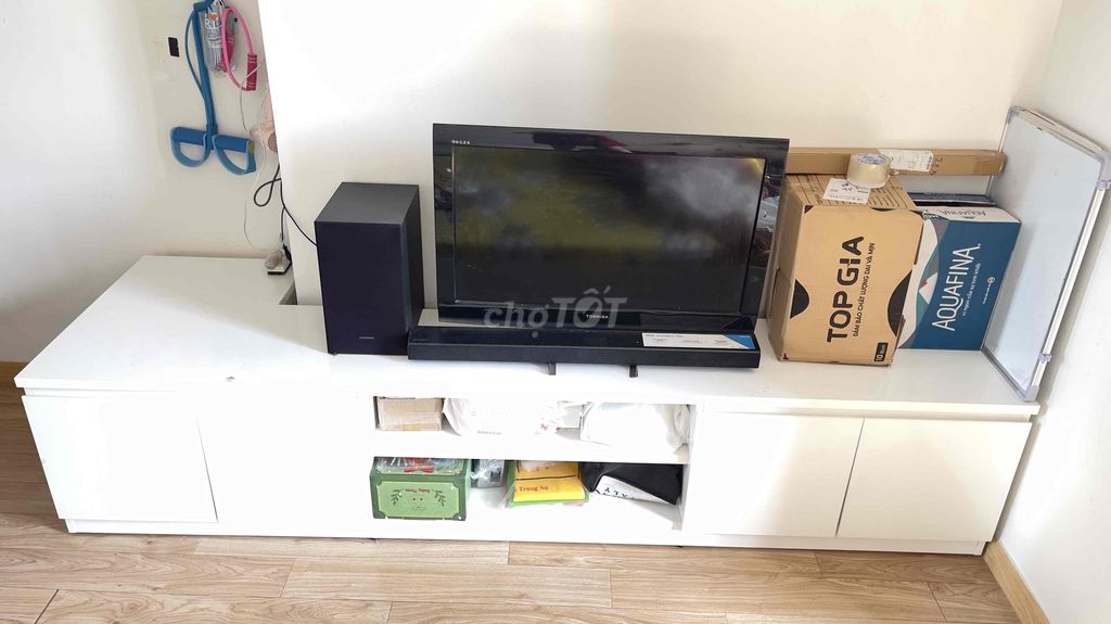 Kệ tivi gỗ trắng hiện đại. Mua bán Tủ, kệ gia đình tại Quận 7 Tp Hồ Chí Minh được đăng bởi Tuyền hình 1