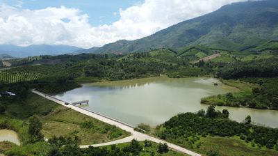 Lô đất 90m mặt tiền đường trồng full cà phê view hồ nước trong xanh