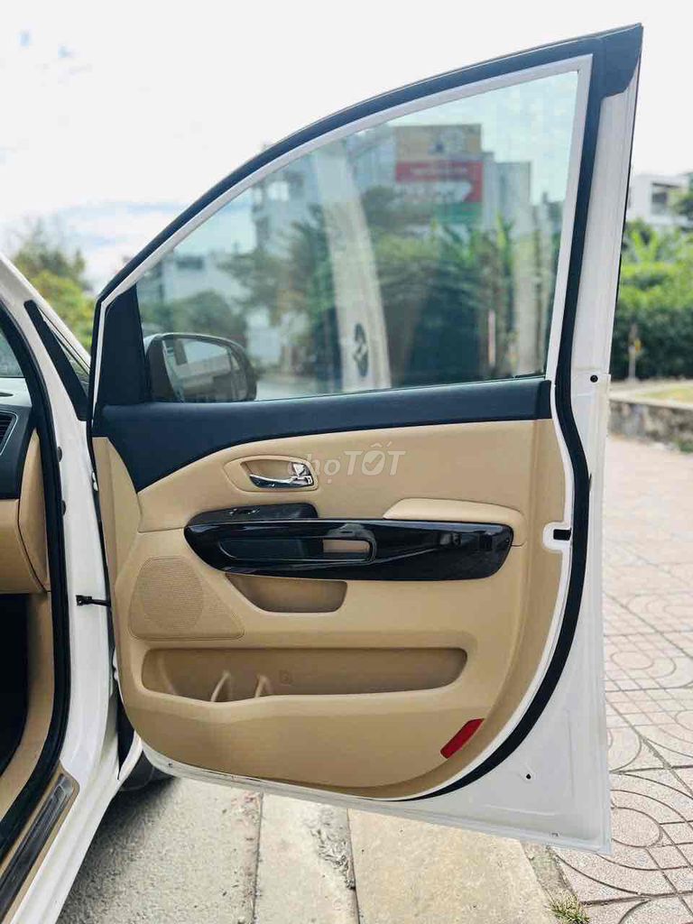 Sedona máy dầu 2018