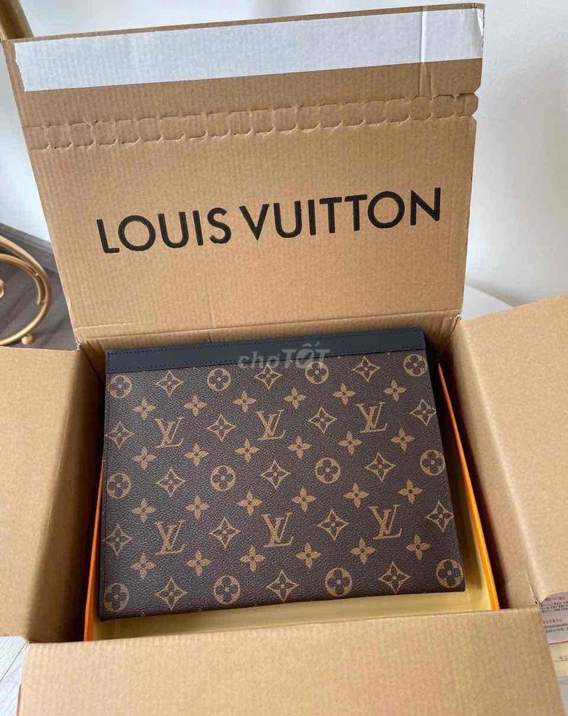 Deal Clutch L.V classic monogram Lv