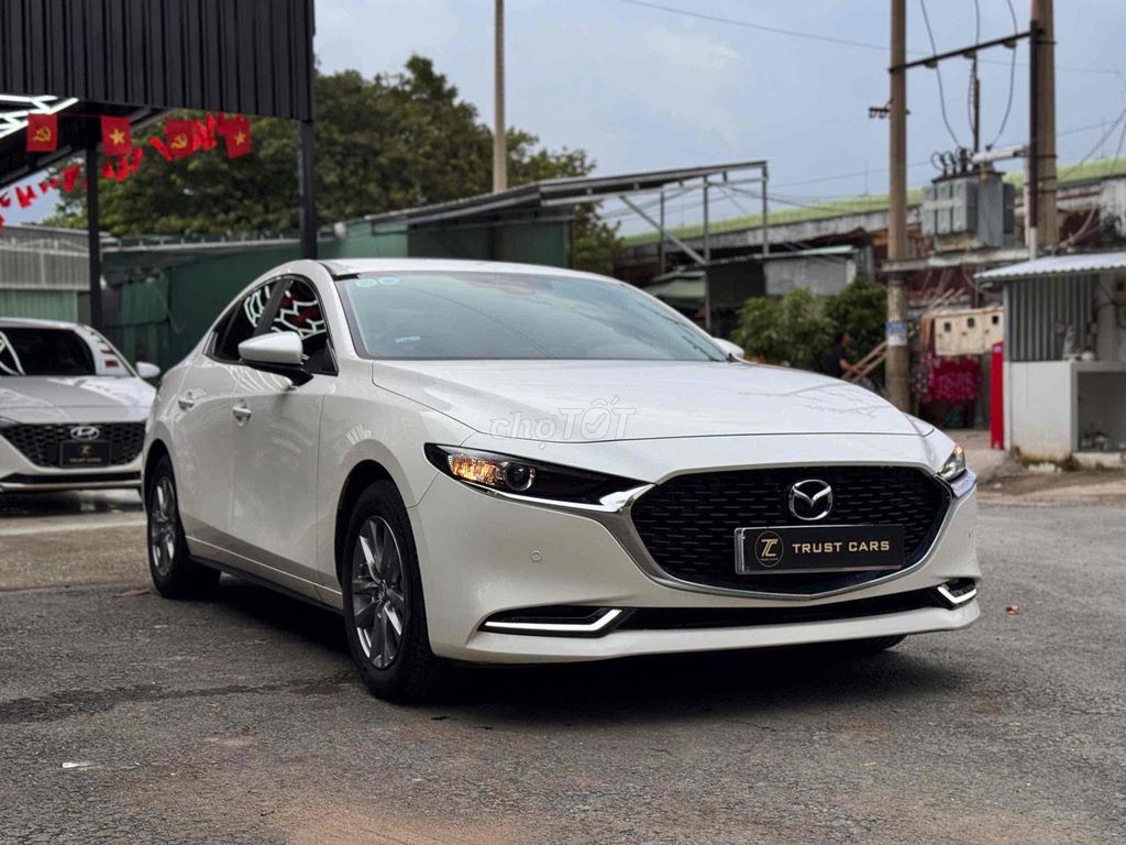 Mazda 3 1.5 Luxury - Sedan - 23.000km. Mua bán Ô tô tại Quận 8 Tp Hồ Chí Minh được đăng bởi Cửa hàng ô tô cũ TRUST CARS hình 3