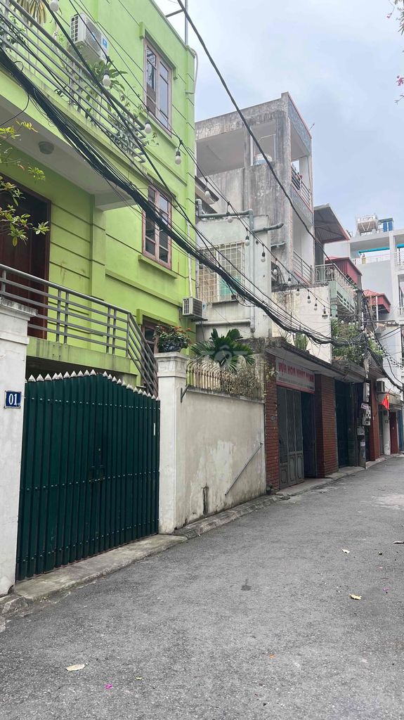 Cho thuê nhà làm kho 150 m2 03 tầng tại Nguyễn Sơn ngõ Ô tô tải