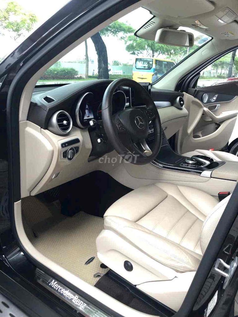 Mercedes Benz GLC Class 2018 300 4MATIC AT - 80000. Mua bán Ô tô tại Quận Thanh Khê Đà Nẵng được đăng bởi TrinhLand Đà Nẵng hình 8
