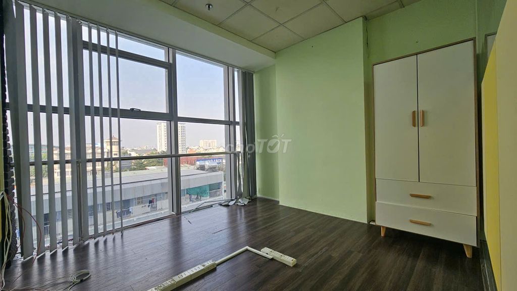 Văn phòng Luxcity 528 Huỳnh Tấn Phát 126m2 giá 16tr/tháng , căn góc