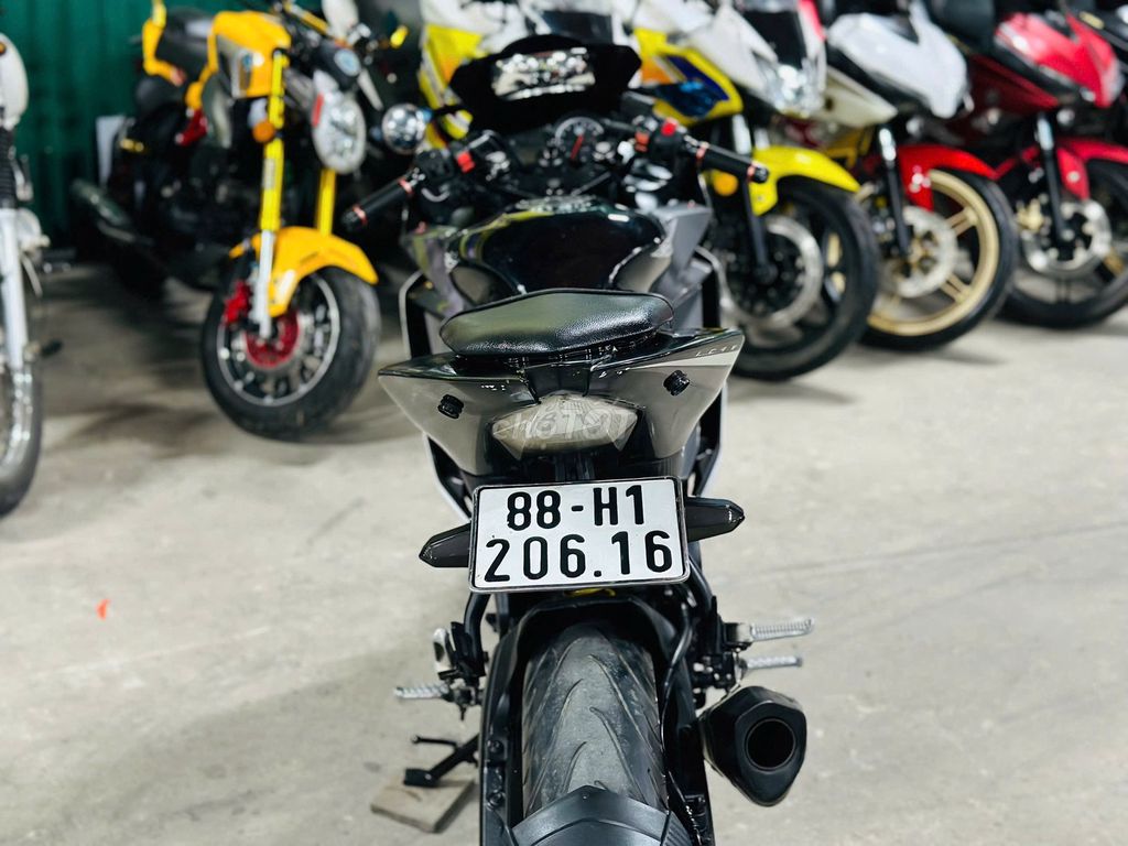 XE MÁYTHANH TÙNG_R15 V2 ĐEN XE ĐẸP MÁY ZIN CHẤT. Mua bán Xe máy tại Quận Nam Từ Liêm Hà Nội được đăng bởi THANH TÙNG hình 4