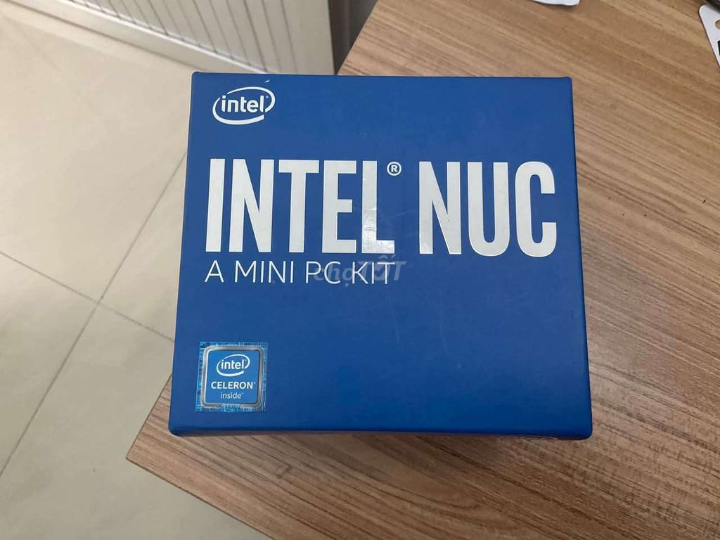 Dư 1 em PC mini NUC6CAYH