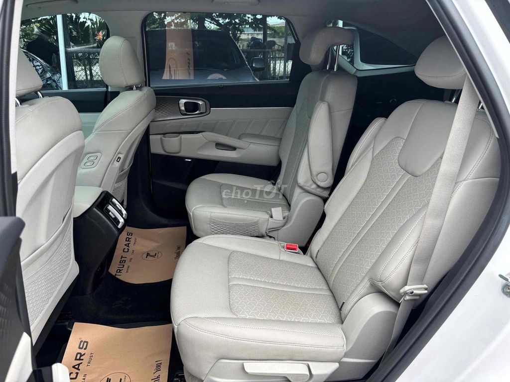 Kia Sorento 2022 Signature 2.5 AT AWD - 30000 km. Mua bán Ô tô tại Quận 8 Tp Hồ Chí Minh được đăng bởi Cửa hàng ô tô cũ TRUST CARS hình 11