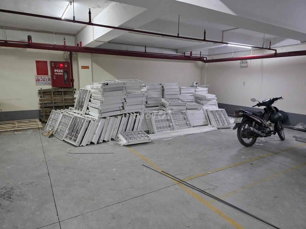 Máng đèn Trắng số lượng lớn. Mua bán Đèn tại Quận 1 Tp Hồ Chí Minh được đăng bởi Chi hình 1