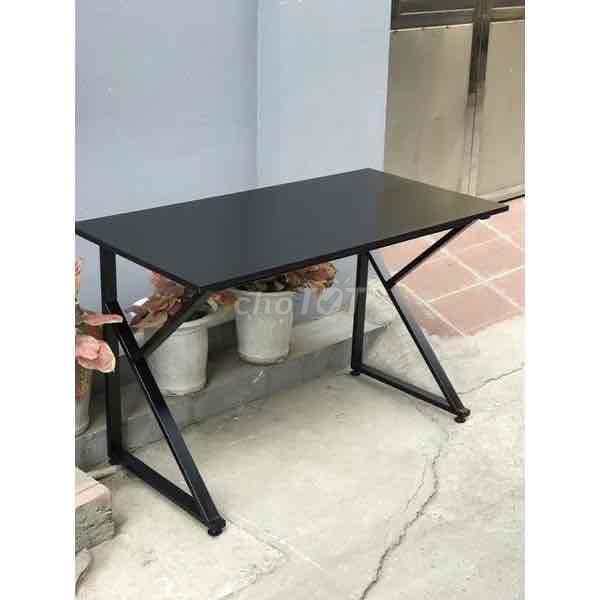 Nghỉ dạy thanh lý bàn ghế. Mua bán Bàn ghế tại Quận Thanh Khê Đà Nẵng được đăng bởi Oanh hình 1
