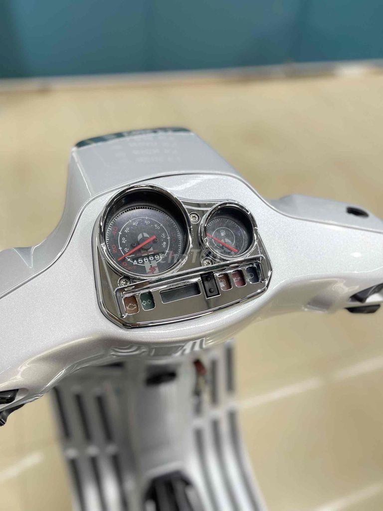 Vespa Sprint 125cc màu bạc. Mua bán Xe máy tại Quận 7 Tp Hồ Chí Minh được đăng bởi Thành hình 5