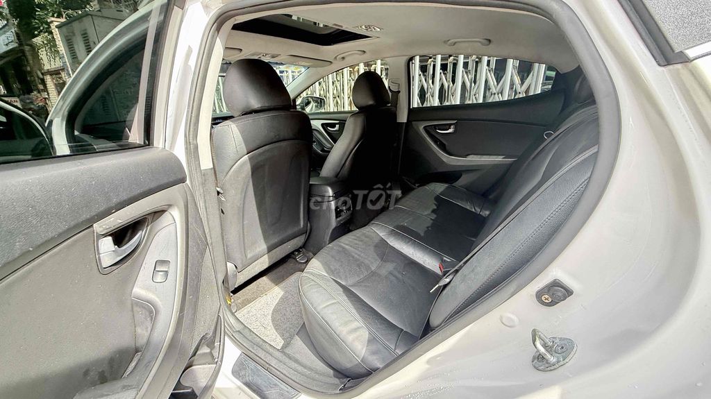 Hyundai Elantra 2015 1.8 AT - 94000 km. Mua bán Ô tô tại Quận Tân Phú Tp Hồ Chí Minh được đăng bởi Thế Anh hình 12