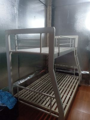 giường sắt 2 tầng trên nhỏ dưới to, mẫu hót