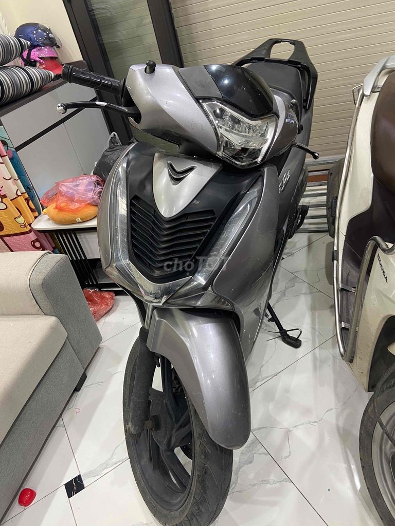 Honda SH màu xám bạc, tay ga. Mua bán Xe máy tại Huyện Hoài Đức Hà Nội được đăng bởi MTT hình 2