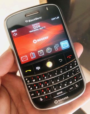Blackberry bold 9000 nhà mạng Rogers, kèm sạc zin