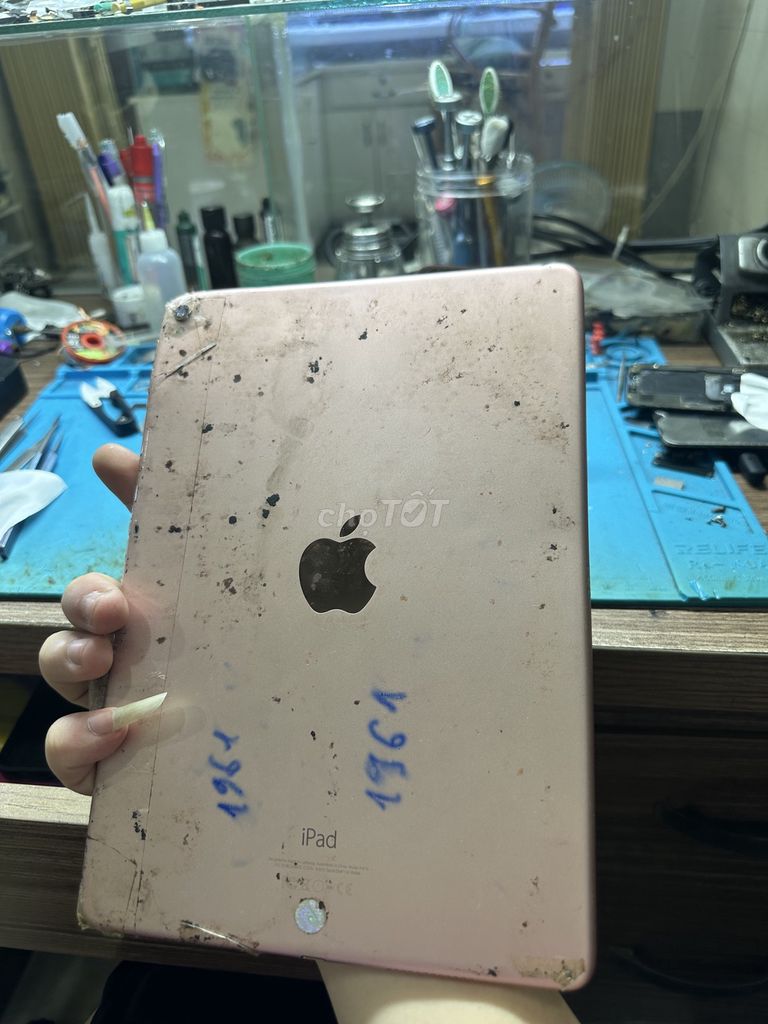 Apple iPad Pro 9.7 32GB Vàng hồng Bể kính. Mua bán Máy tính bảng tại Quận 11 Tp Hồ Chí Minh được đăng bởi Phạm Tuấn hình 1