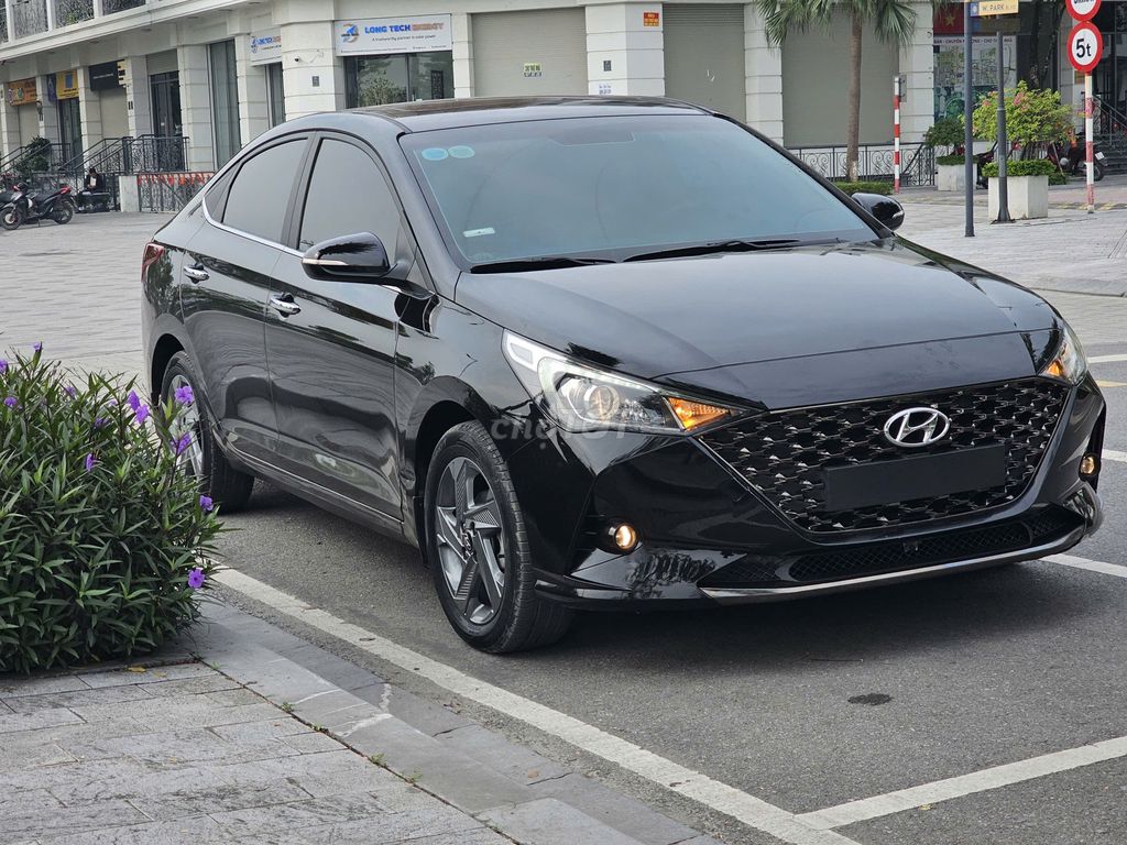 Hyundai Accent bản đủ ATH 2022 màu đen. Mua bán Ô tô tại Quận Thanh Xuân Hà Nội được đăng bởi Thanh Biz Nguyễn Thái Auto hình 2