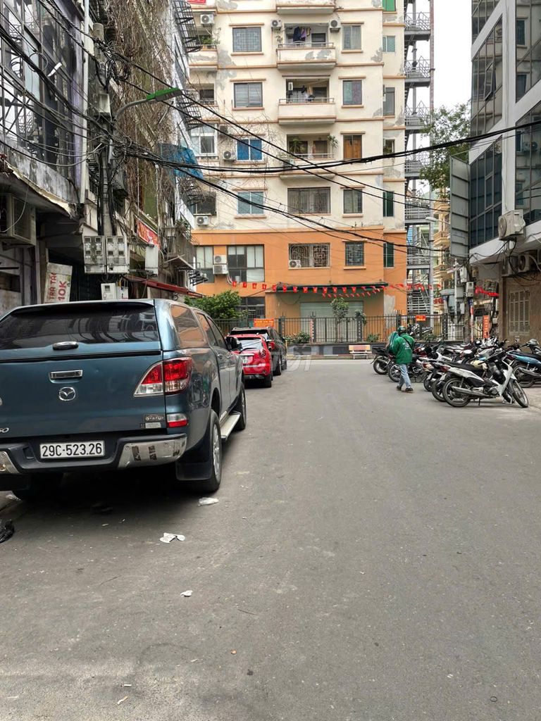 Hiếm! Nhà Đẹp Sát Phố Hoàng Quốc Việt – DT 75m², Ô Tô Tránh – KD Tốt.