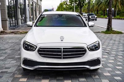 Mercedes_E200_Exclusive Model 2023 Bank 90%. Mua bán Ô tô tại Quận 7 Tp Hồ Chí Minh được đăng bởi PHÁT ĐẠT LUXURY CAR