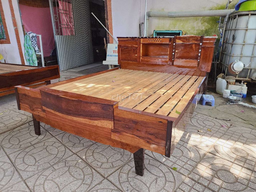 giường 1m6×2m gổ bên! với kẩm!. Mua bán Giường, chăn ga gối nệm tại Quận Bình Thuỷ Cần Thơ được đăng bởi Cường Đồ Gổ Cũ Xưa hình 1