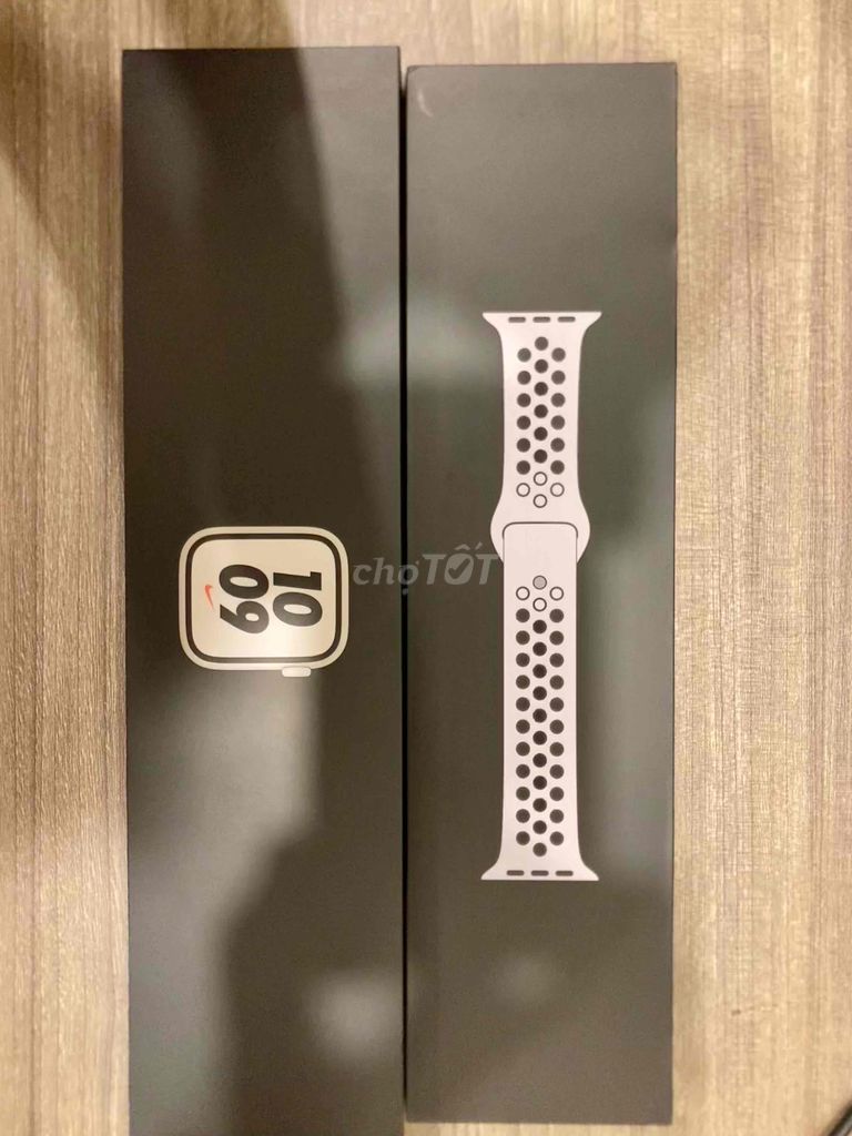 Apple Watch Nike 45mm Trắng đen Mới. Mua bán Thiết bị đeo thông minh tại Quận 10 Tp Hồ Chí Minh được đăng bởi Sơn Nguyễn hình 1